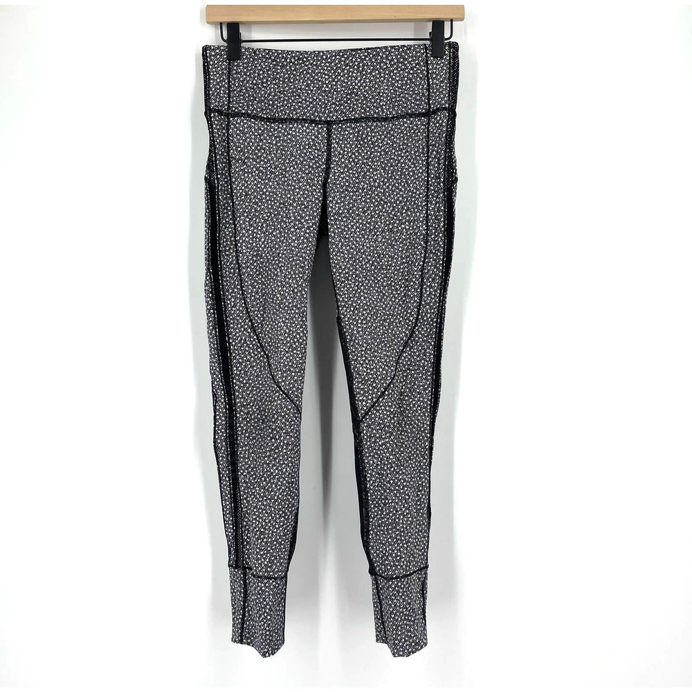 Lululemon Hit It Legging in Frozen Fiz Size 2 Black and‎ White